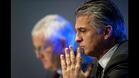 Ubs crolla nell’ultimo trimestre 2011, ma torna a distribuire dividendi