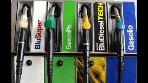 Harga bensin terus naik: hijau di 1,778 euro per liter, diesel di 1,725