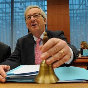 Grèce, Juncker : raisonnement sur les contraintes de paiement obligataire