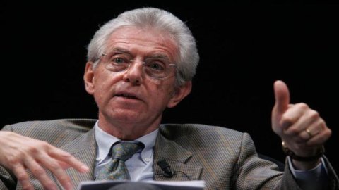 Monti: crisi eurozona superata anche grazie all’Italia