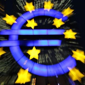 Eurozona, Bce conferma tassi all’1%, minimo storico
