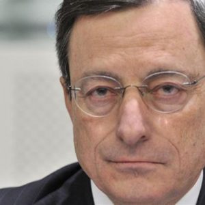 ECB、ドラギ：ユーロ圏は安定に向かうが、リスクは残る