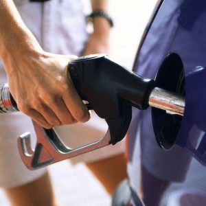 Benzina, Camera al lavoro contro i super-rincari