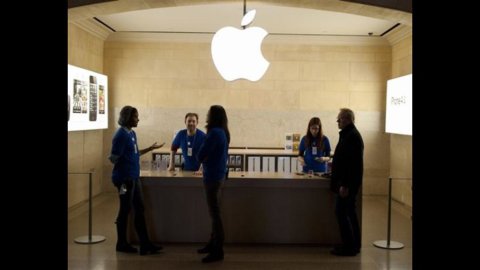 Wall Street, Apple dépasse les 500 dollars par action