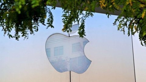 Apple, новый рекорд на бирже: 600 долларов за акцию