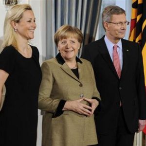 Wulff si dimette, Merkel annulla la visita a Roma