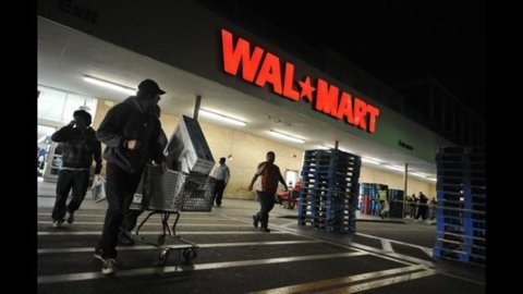 Wal-Mart: utili IV trimestre +5,6%