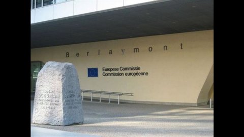 UE: PIB de la eurozona revisado a la baja, Italia -1,3% en 2012