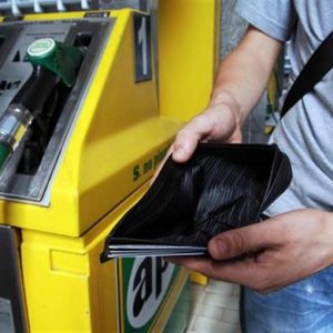 Prețuri la benzină, creșteri record: verde la 1,92 euro în Centru