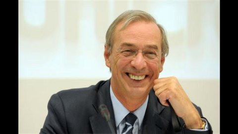 Titik balik Unicredit: Rampl meninggalkan kursi kepresidenan, Gros-Pietro di posisi terdepan