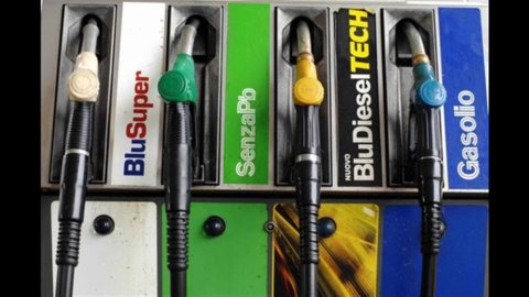 Istat, inflazione: caro benzina al record dal 1983 (+20,9%)