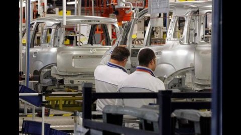 Istat: Pil 2011 sotto le attese (+0,4%), debito record (120,1%)
