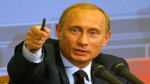 Ucraina di nuovo nel caos, Putin: “E’ guerra civile”. Gli Usa: “Kiev ha ragione”