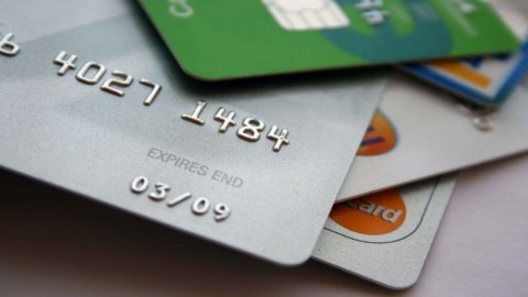 Bancomat e carte di credito: multe in arrivo per i negozi senza Pos