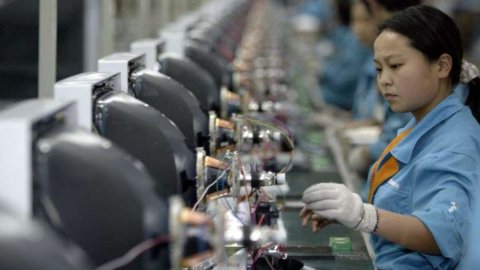 Cina: produzione manifatturiera in calo, l’indice Hsbc Pmi scende a 50,5, il minimo da 3 mesi