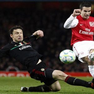 Liga dos Campeões, Milan perde para o Arsenal (0 a 3), mas não nas quartas