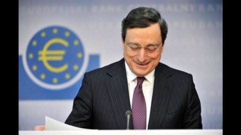 Draghi, economy shows signs of stabilization but the ECB cuts its GDP estimates for the two-year period