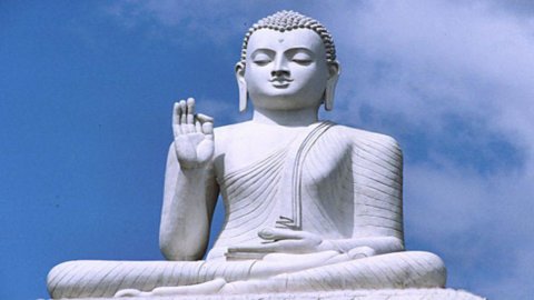 Buddhism at the time of the great crisis: with Buddha at the Fed or in the Government, the end of the problems