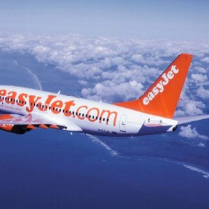 Compagnie aeree: vola Emirates, torna in rosso Easyjet