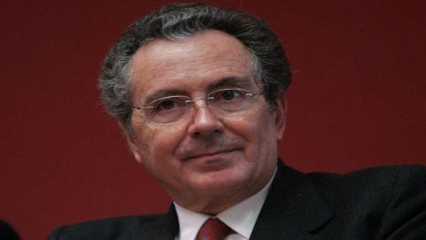 Banche, Gros-Pietro: “Fusioni in vista ma non per Intesa”