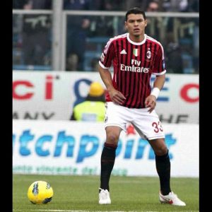 Milan mengalahkan Roma dalam comeback (2-1) tetapi kehilangan Thiago Silva karena cedera: +7 untuk Juve