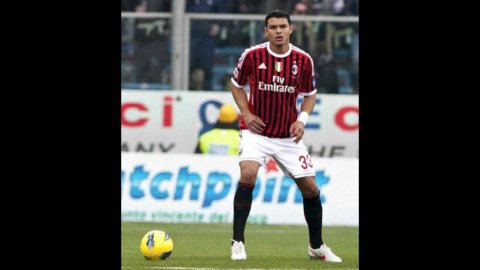 Milan beat Roma in a comeback (2-1) but lost Thiago Silva to an injury: +7 on Juve