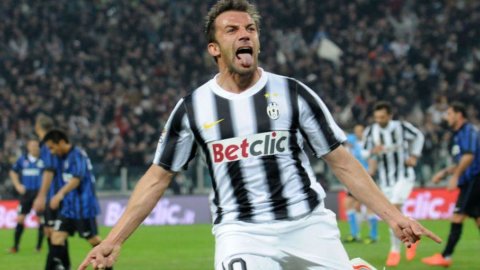 La Juventus strapazza l’Inter di Ranieri e resta in corsa per lo scudetto: decisivo Del Piero