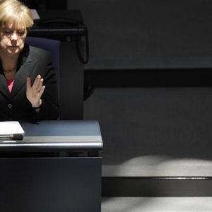 Merkel dispuesta a aumentar el cortafuegos europeo