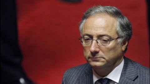 Nessun taglio sulle tredicesime ma linea dura per gli statali “inefficienti”