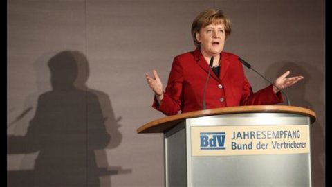 Merkel apre: sì a un fondo salva-Stati rafforzato