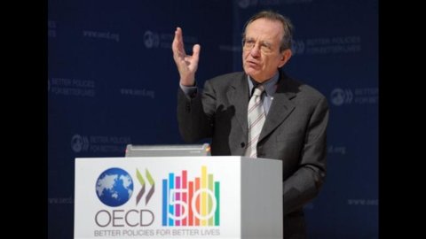 イタリア、OECD: 2012 年上半期の景気後退