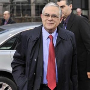 Grecia, l’ex premier Papademos: “Stato insolvente senza un governo stabile a giugno”