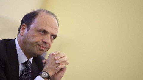 Consultazioni, Alfano: “Larghe intese unica via possibile”. Assente Berlusconi