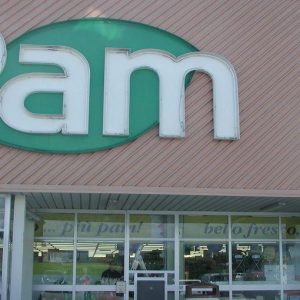 Lavorare al supermarket di domenica: la Pam assume solo studenti