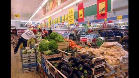 Istat: inflation stable but shopping cart at record level since 2008