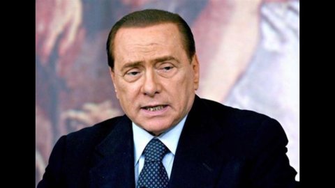 Berlusconi meluncurkan kembali reformasi: presidensialisme Prancis di Italia