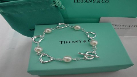 Sorpresa Tiffany, utile trimestrale +2,5%