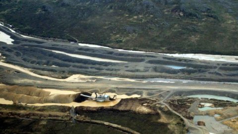 África do Sul, minas de platina no caos: trabalhadores em greve há meses