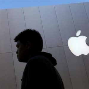 アップルと銀行が証券取引所を押し上げる：ミランがレースをリード