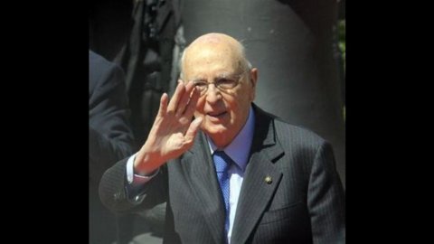 Napolitano: não à antipolítica, mas renovam-se os partidos