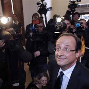 The Economist membantu Sarkozy: Hollande berbahaya bagi Eropa