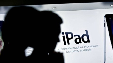 Pasar saham, Apple melebihi 500 miliar kapitalisasi