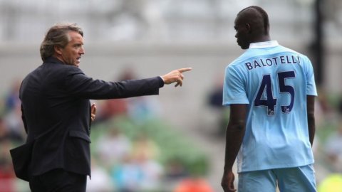 Calcio estero: Mancini ritrova Balotelli e sfida lo United nel superderby che vale la Premier