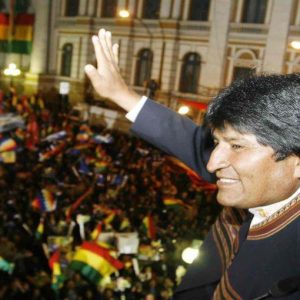 La Bolivia come l’Argentina: Evo Morales nazionalizza la spagnola Red Electrica