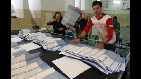 Ballottaggi: Genova a Doria, Palermo a Orlando. A Parma vince il grillino Pizzarotti