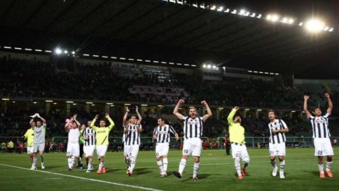 Juve l-a învins pe Cagliari, în timp ce Milan a pierdut derby-ul cu Inter: Scudetto a mers la Bianconeri