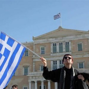 Grecia: crollano i titoli bancari, Borsa a picco