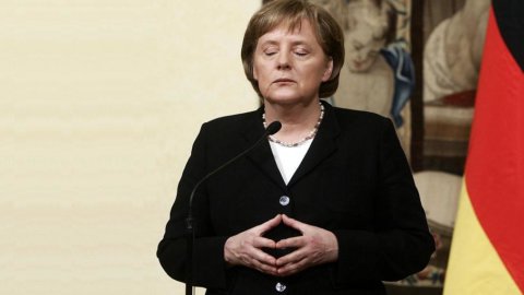 Merkel: "Euro tahvilleri sürdürülebilir değil"