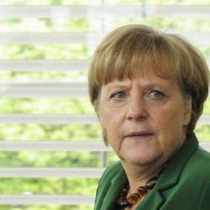 Merkel avverte Hollande: impossibile rinegoziare il fiscal compact