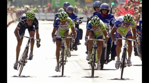 El Giro vuelve a Italia entre parches y polémica